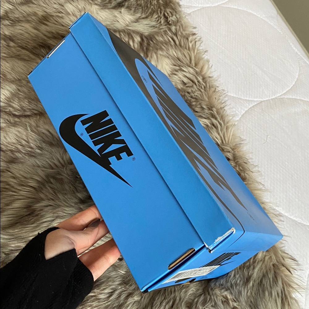 Air Jordan 1 Retro High OG UNC Toe (GS) - FD1437 - 400 - US - Picture 14 of 16